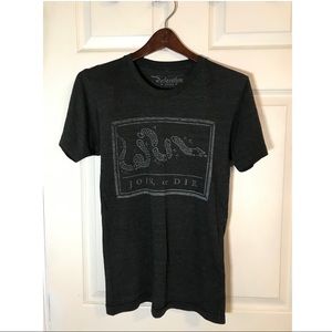 Join Or Die 13 Colonies Tshirt Size S